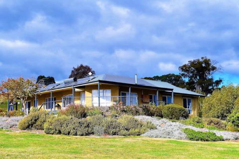 Wild Dog Rise - Lismore Accommodation 0