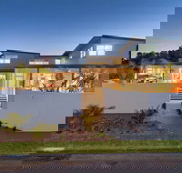 Clique Two - Lismore Accommodation