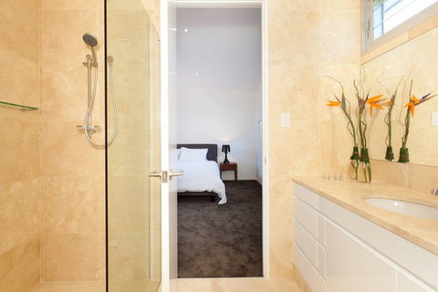 Clique Two - Lismore Accommodation 1