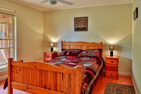 Coach House Hill Cottage - Lismore Accommodation 2