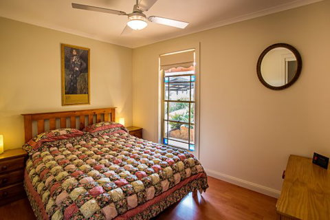 Coach House Hill Cottage - Lismore Accommodation 3
