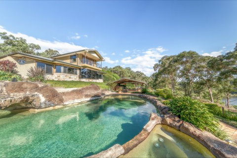 Coach House Hill Cottage - Lismore Accommodation 8