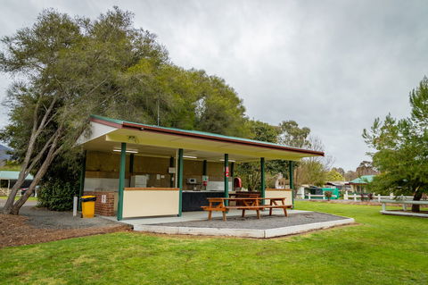 Eildon Riverside Holiday Park - Lismore Accommodation 5