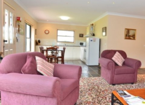 Serena Cottages - Lismore Accommodation 6