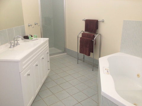 Meeniyan Motel And Bike Hire - Lismore Accommodation 5