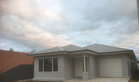 Milawa Vineyard Views - Lismore Accommodation 1