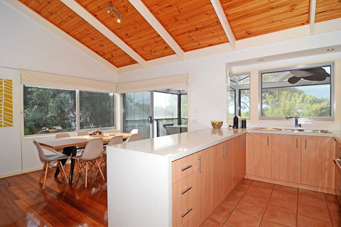 Barrakee Beach House - Lismore Accommodation 2