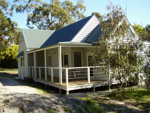 Hooked Inn Cottages - Lismore Accommodation 0