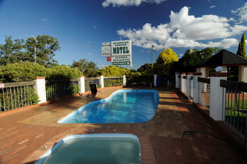McNevins Warwick Motel And Gunyah Restaurant - Lismore Accommodation 2
