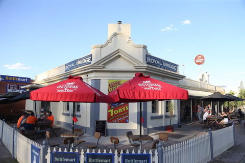 Royal Bridge Hotel, Barham - Lismore Accommodation 0