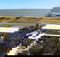 Coorong Aurora - Breathtaking Waterfront Escape - Lismore Accommodation