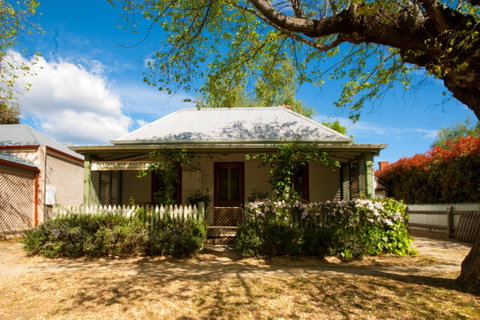 Laidlaw Cottage - Lismore Accommodation 0