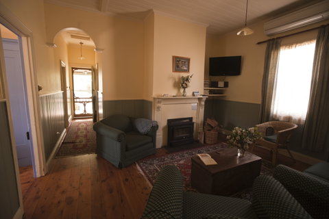 Laidlaw Cottage - Lismore Accommodation 2