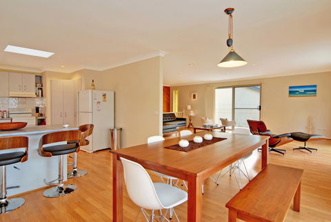 Vincentia Family Holiday Home - Lismore Accommodation 2