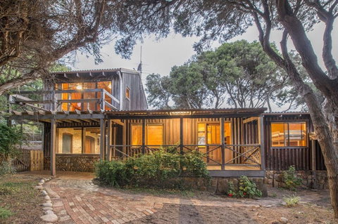 Yallingup Beach House - Lismore Accommodation 0