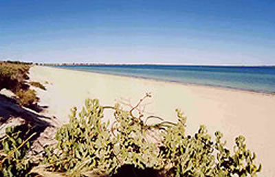 A Beachfront Villa Rockingham - Lismore Accommodation 1