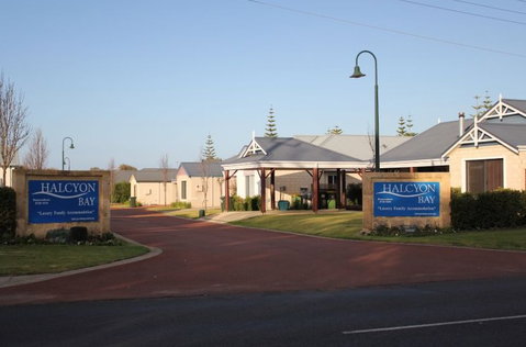 Halcyon Bay - Lismore Accommodation 2