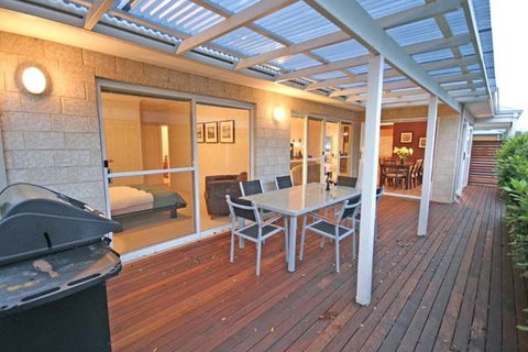 Halcyon Bay - Lismore Accommodation 4