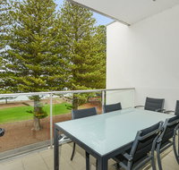 24 The Breeze - Sea Views Right in the Heart of Victor Harbor - Lismore Accommodation
