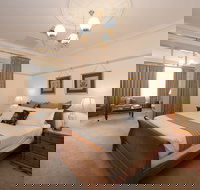 Cobb  Co Court Boutique Hotel - Lismore Accommodation