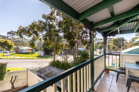 Dlux + Escape @ Lorne - Lismore Accommodation 2