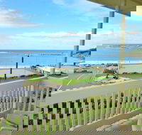 Dolphins 9 - Lismore Accommodation