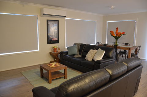 Falls Cottage Whitfield - Lismore Accommodation 2