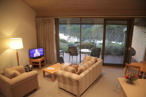 Gipsy Point Lakeside - Lismore Accommodation 1
