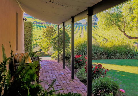 Seppeltsfield Vineyard Cottage - Lismore Accommodation 0