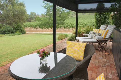 Seppeltsfield Vineyard Cottage - Lismore Accommodation 2