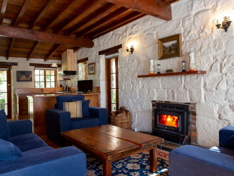 The Stone Cottage Beechworth - Lismore Accommodation 2