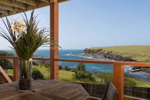 Absolute Oceanfront Cottage - Lismore Accommodation 0