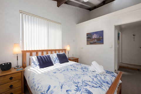 Absolute Oceanfront Cottage - Lismore Accommodation 1