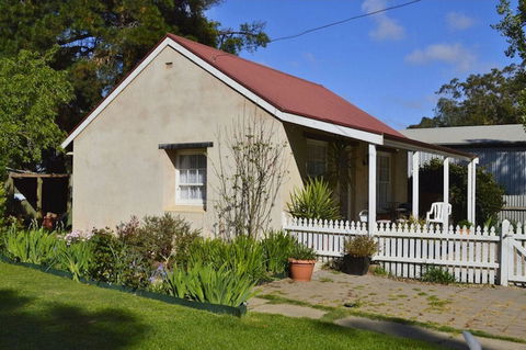 Almond Tree Cottage - Lismore Accommodation 0