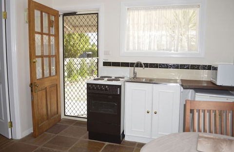 Almond Tree Cottage - Lismore Accommodation 2