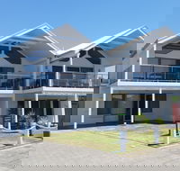 Beachcomber Beachfront  Beach House At Port Elliot on Horseshoe Bay - Lismore Accommodation