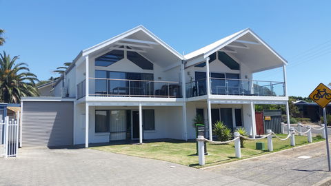 Beachcomber Beachfront  Beach House At Port Elliot On Horseshoe Bay - Lismore Accommodation 0