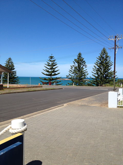 Beachcomber Beachfront  Beach House At Port Elliot On Horseshoe Bay - Lismore Accommodation 1