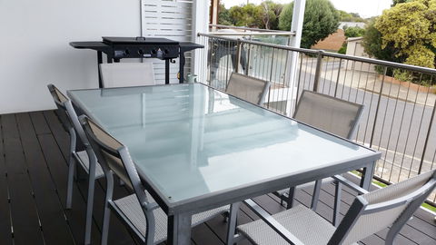 Beachcomber Beachfront  Beach House At Port Elliot On Horseshoe Bay - Lismore Accommodation 2
