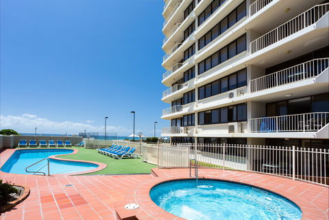 Breakers North - Absolute Beach Front Holiday Apartments - Lismore Accommodation 2