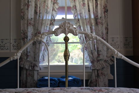 Coonawarra's Pyrus Cottage - Lismore Accommodation 2