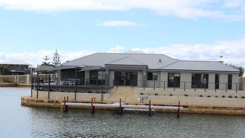 Port Bouvard Retreat - Large Family Friendly Canal Home With Private Jetty - Lismore Accommodation 0