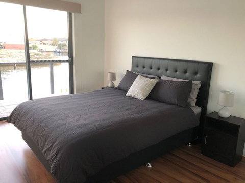 Port Bouvard Retreat - Large Family Friendly Canal Home With Private Jetty - Lismore Accommodation 1