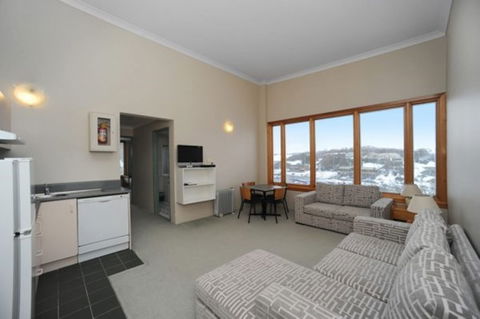 Smiggins Chalet Apartments - Lismore Accommodation 2