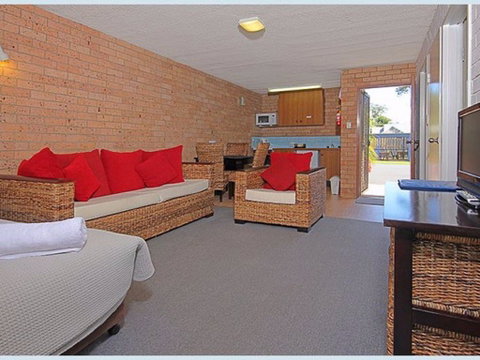 The Lodge Broulee - Lismore Accommodation 2