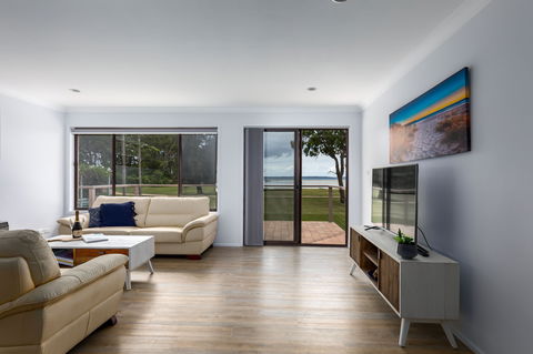 Moona Beach House  Jervis Bay - Lismore Accommodation 1