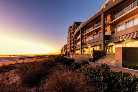 Oaks Glenelg Plaza Pier Suites - Lismore Accommodation 0