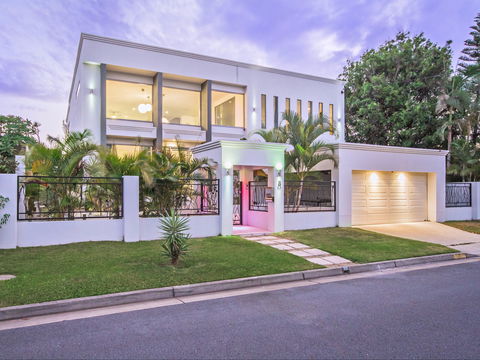 Riviera Waters Broadbeach - Vogue Holiday Homes - Lismore Accommodation 0