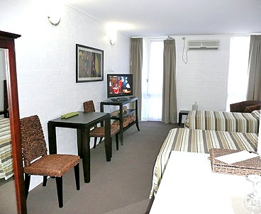 Mallacoota Hotel Motel - Lismore Accommodation 2
