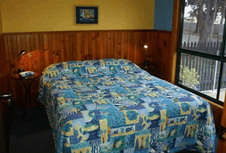 Bicheno's Gallery And Apartments - Lismore Accommodation 1